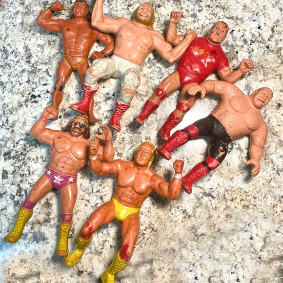 ⚡️LOT OF 6 WWF TITAN SPORTS 1986 VINTAGE RUBBER WRESTLING ACTION FIGURES⚡️ - Picture 1 of 7